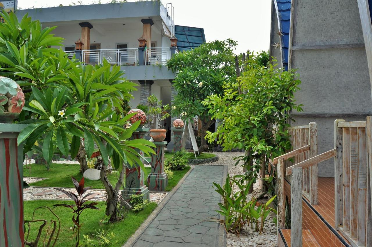 Cemara'S Beach Homestay Batununggul Zewnętrze zdjęcie